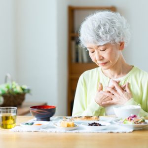 食事が摂れず低栄養の高齢者